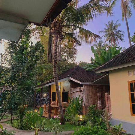 Penginapan Sedap Malam Lovina Exterior foto